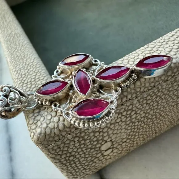 VINTAGE STERLING SILVER & RUBY MARQUISE PENDANT ✨
